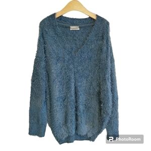 Urban Outfitters Women's Blue Eyelash V-Neck Sweater Sz S Soft Comfy Winter
